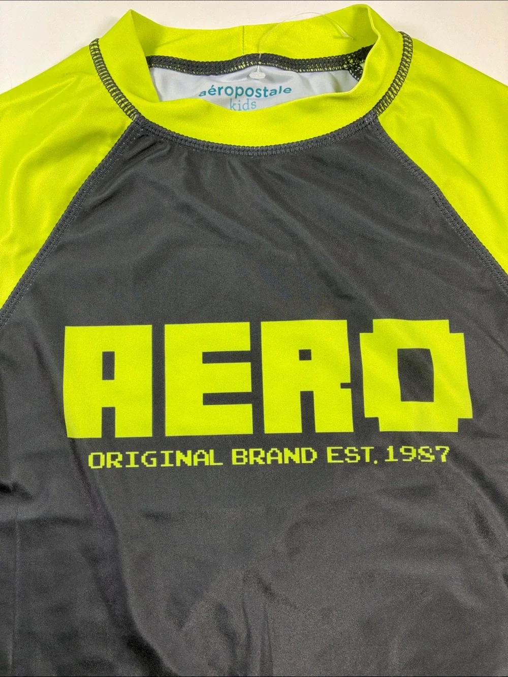 NWOT Aeropostale Neon Yellow & Black Boys' Rash Guard Set, size 10